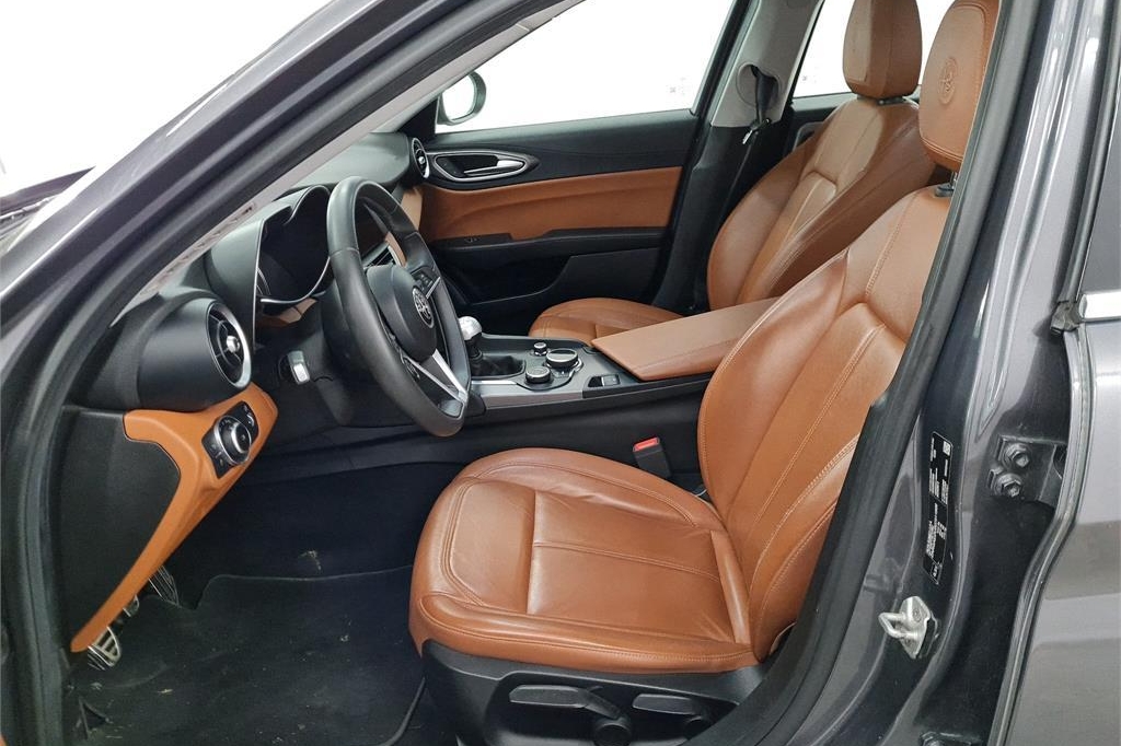 Alfa Romeo Giulia 2017 фото 4