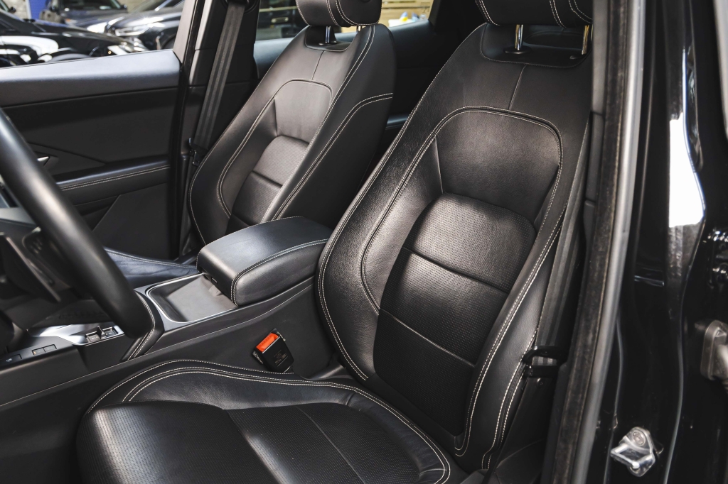 Jaguar E-Pace 2018 фото 20