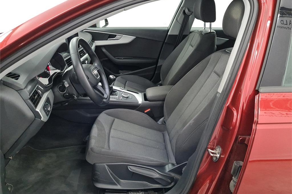 Audi A4 2017 фото 2