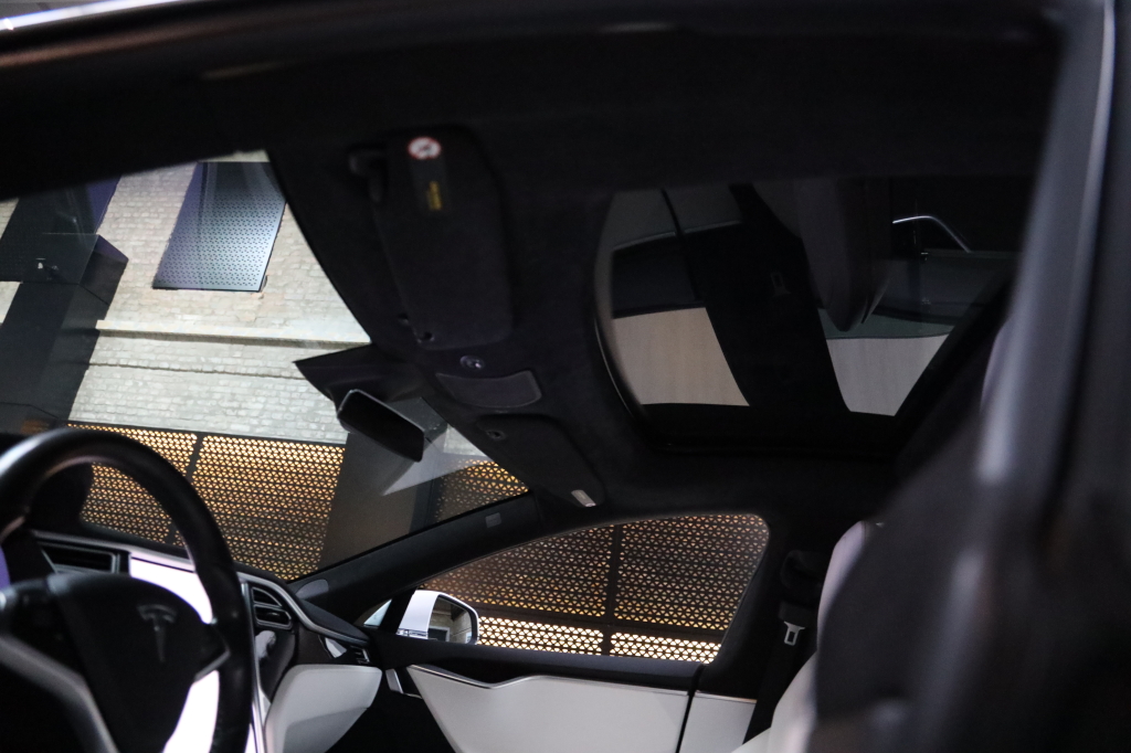 Tesla Model S 2017 фото 12