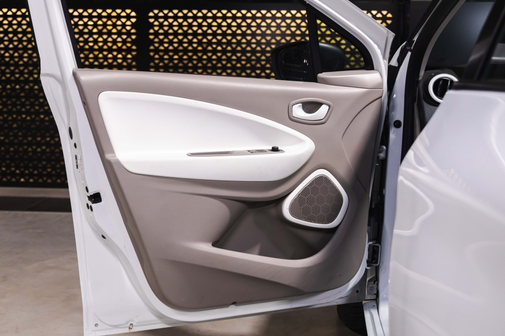 Renault Zoe 2018 фото 10