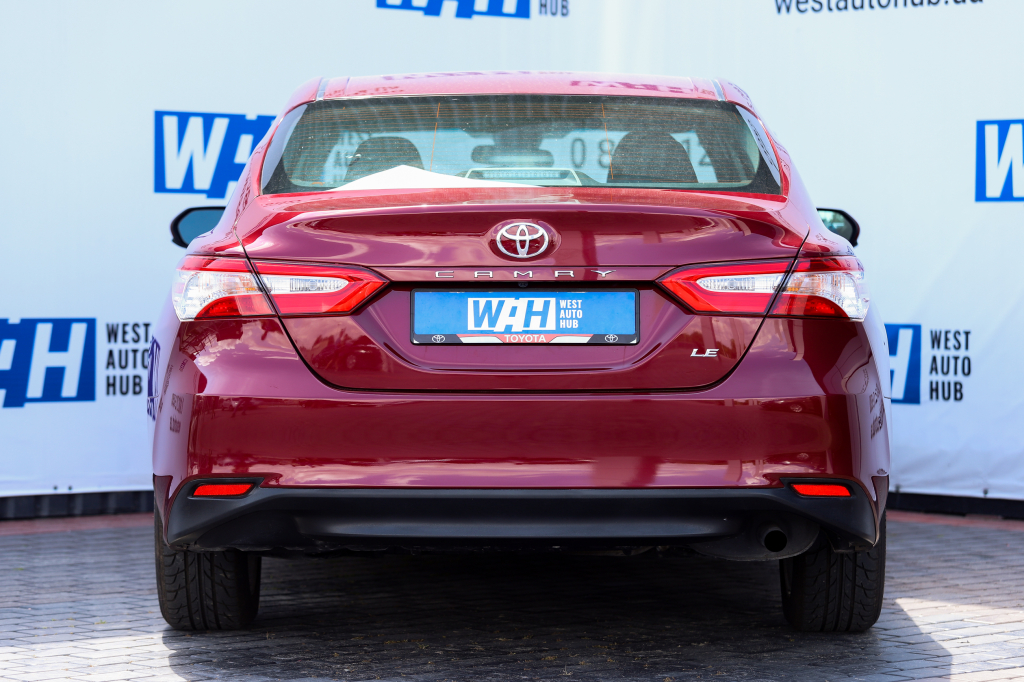 Toyota Camry LE 2017 фото 12