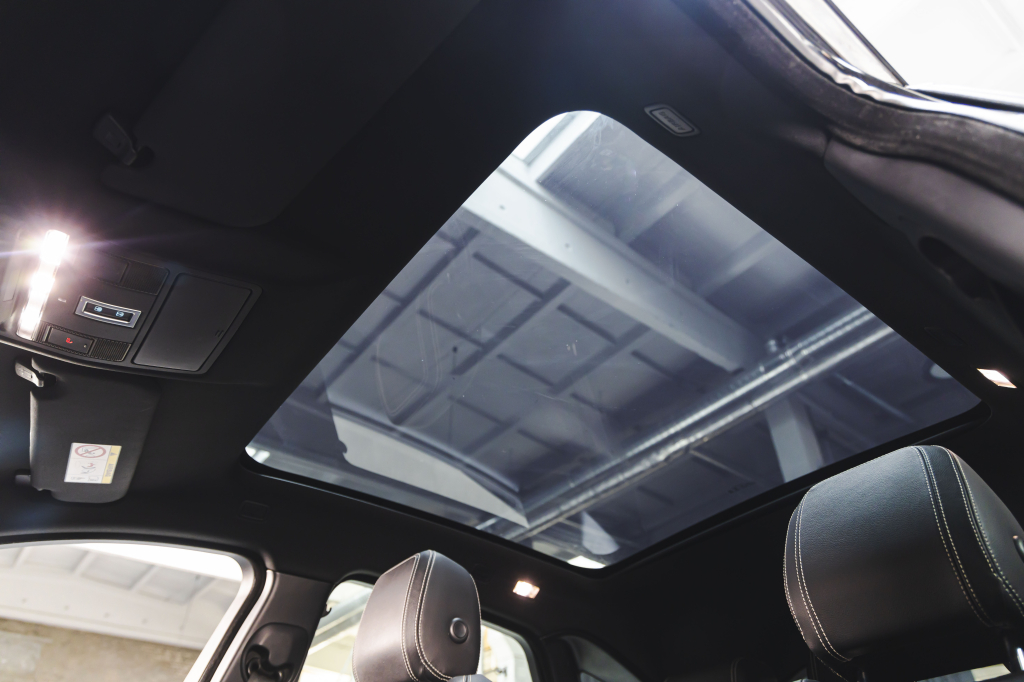 Jaguar E-Pace 2018 фото 29