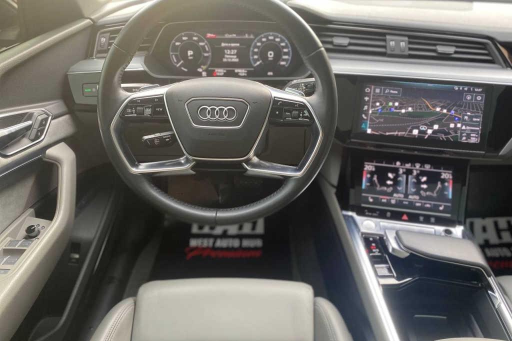 Audi e-tron 2019 фото 18