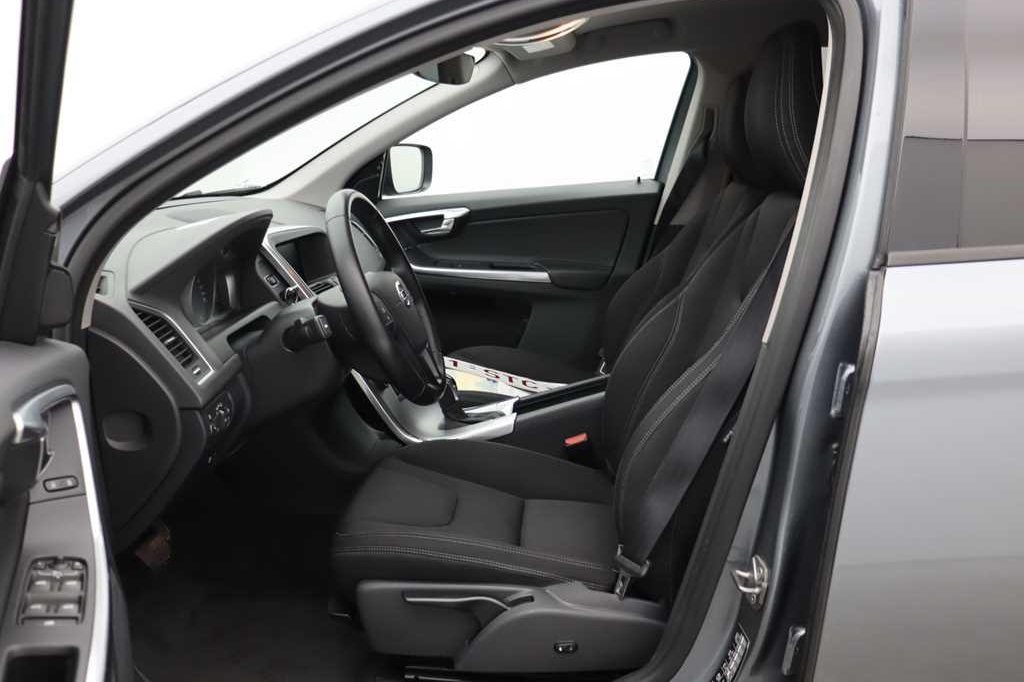 Volvo XC60 2017 photo 2