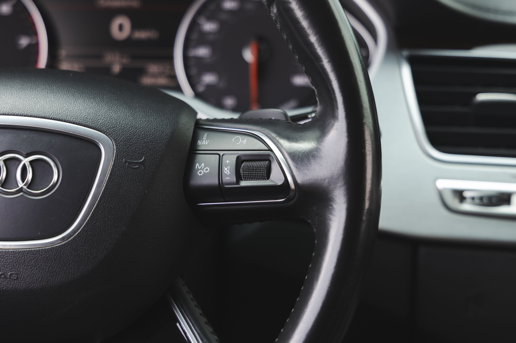 Audi A8 2015 фото 23