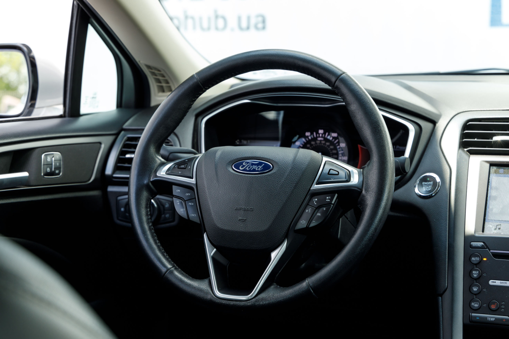 Ford Fusion Titanium 2016 фото 10