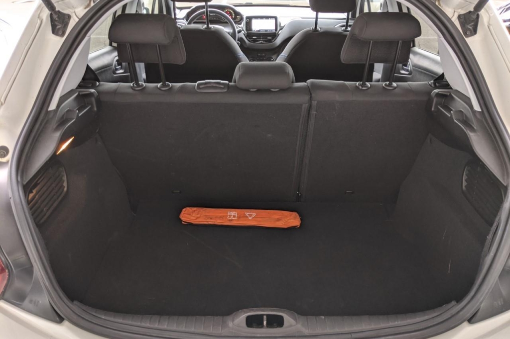 Peugeot 208 2019 photo 4