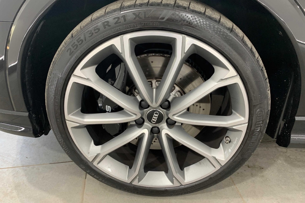 Audi RS Q3 2019 фото 1