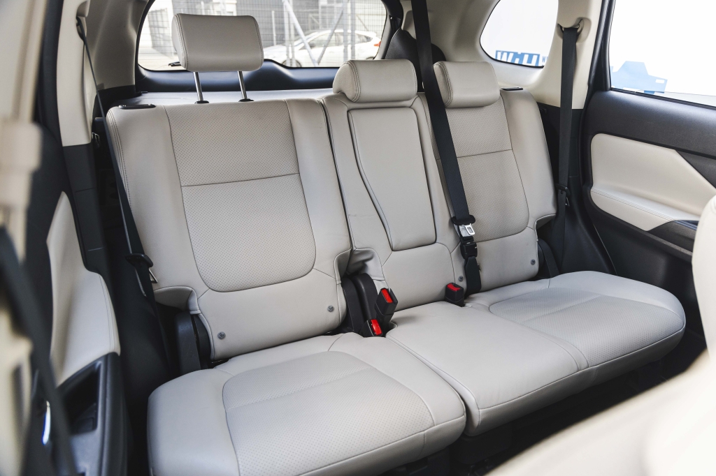 Mitsubishi Outlander PHEV Plug-In Hybrid 2013 photo 37