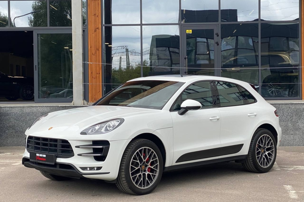 Porsche Macan Turbo 2014 photo 2