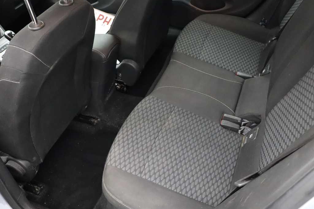 Opel Astra Sports Tourer 2016 фото 20