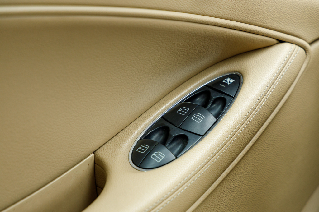 Mercedes-Benz CLS 500 2005 фото 5