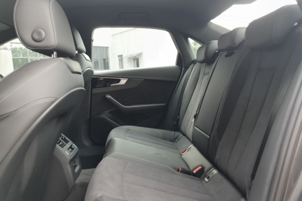 Audi A4 40 TFSI S-tronic 2023 фото 14