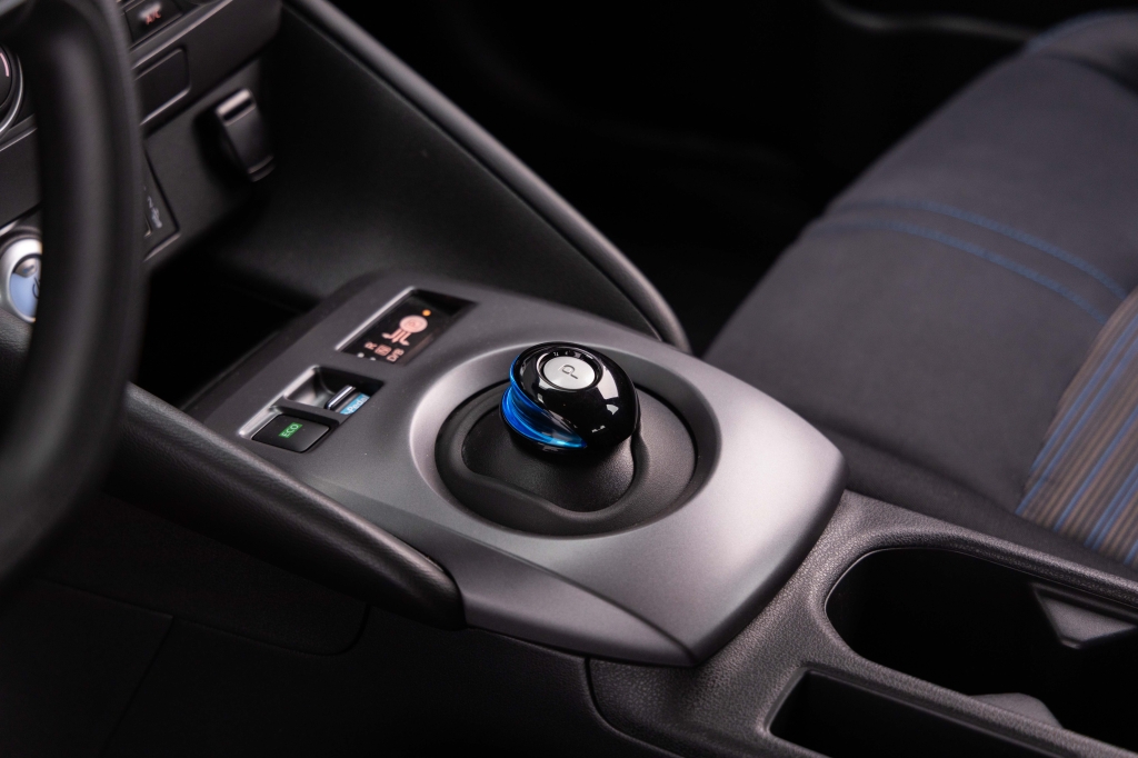 Nissan Leaf 2021 фото 24