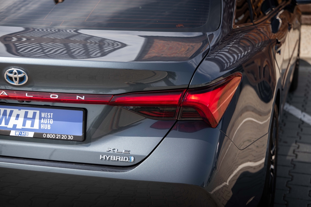 Toyota Avalon Hybrid 2020 фото 8