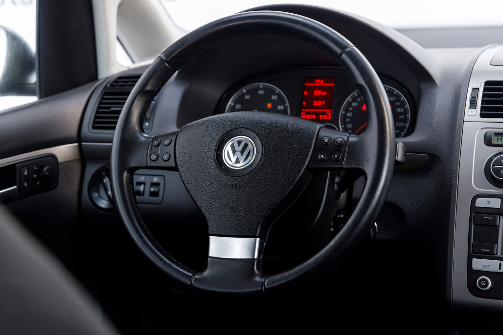 Volkswagen Touran фото 9