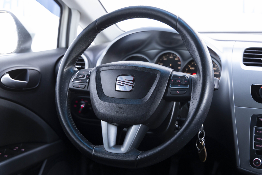 SEAT Leon 2011 фото 18