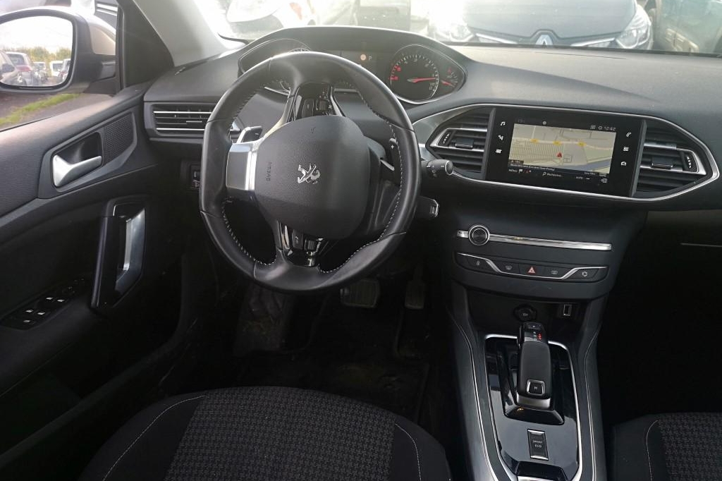 Peugeot 308 SW 2018 фото 4