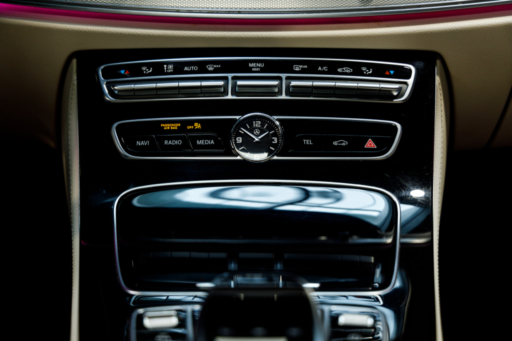 Mercedes-Benz E 200 4Matic AMG Line фото 15