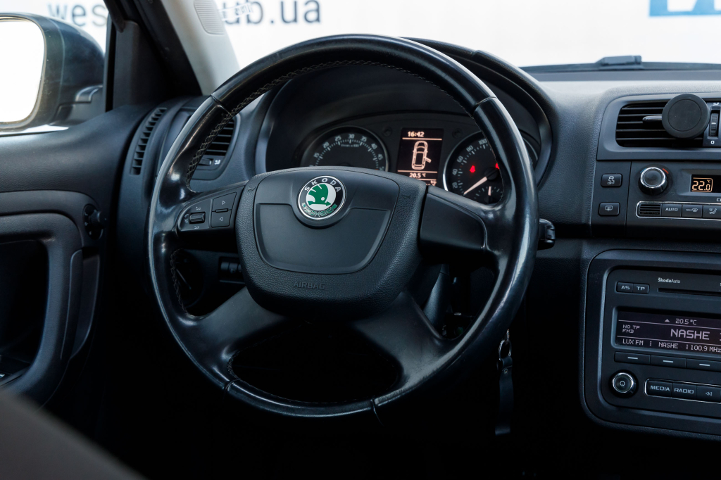 Skoda Fabia 2011 photo 13