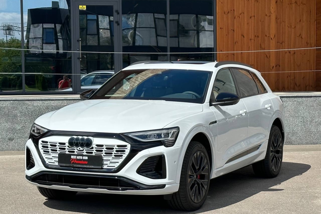 Audi Q8 e-tron 55 114 kWh Quattro S-line 2023 фото 2