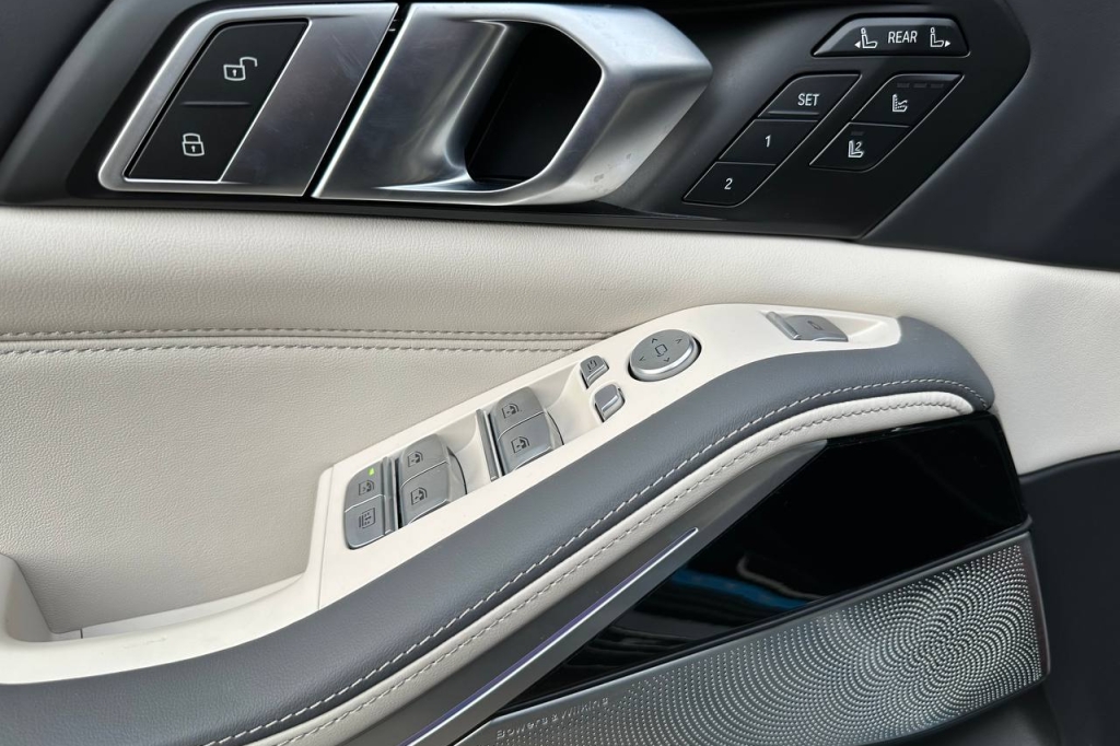 BMW-Alpina XB7 2022 фото 12