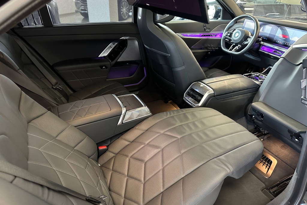 BMW 7 Series 760e  2023 photo 20