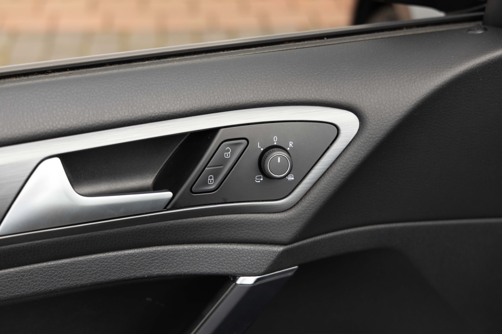 Volkswagen e-Golf 2018 фото 11