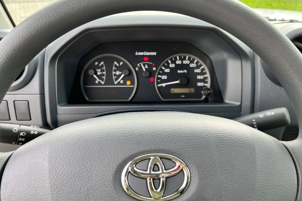 Toyota Land Cruiser 4x4 4.2D 2023 фото 10