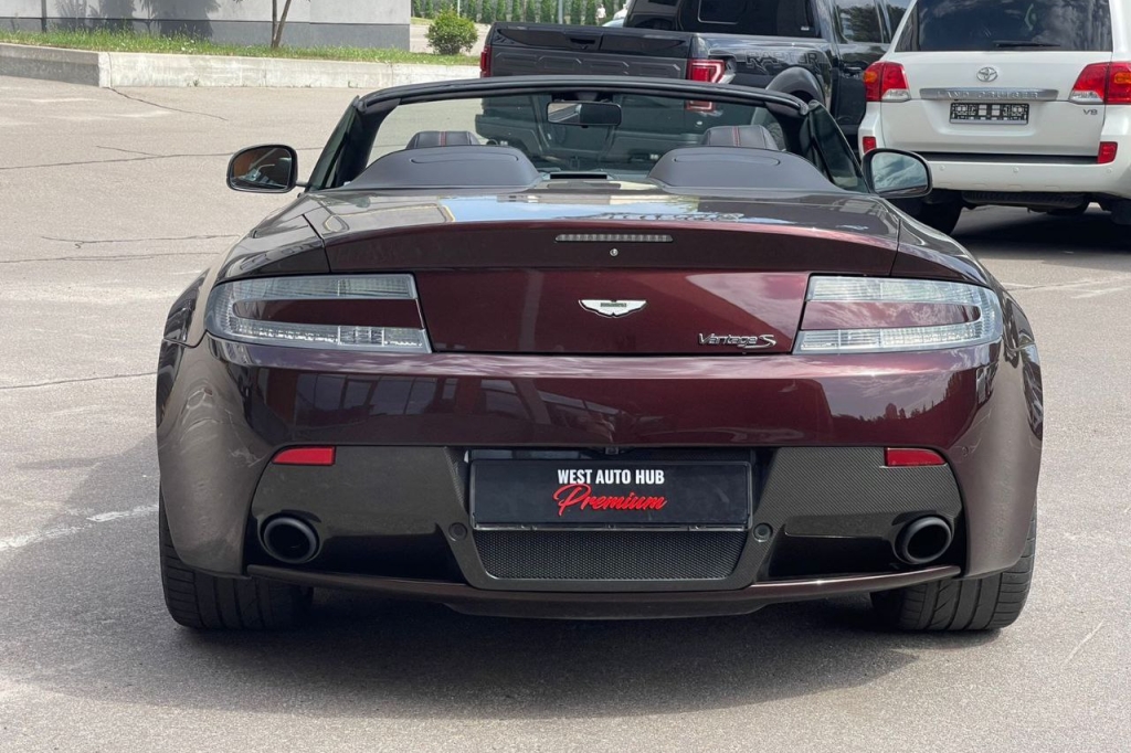 Aston Martin V8 Vantage S 2017 photo 5