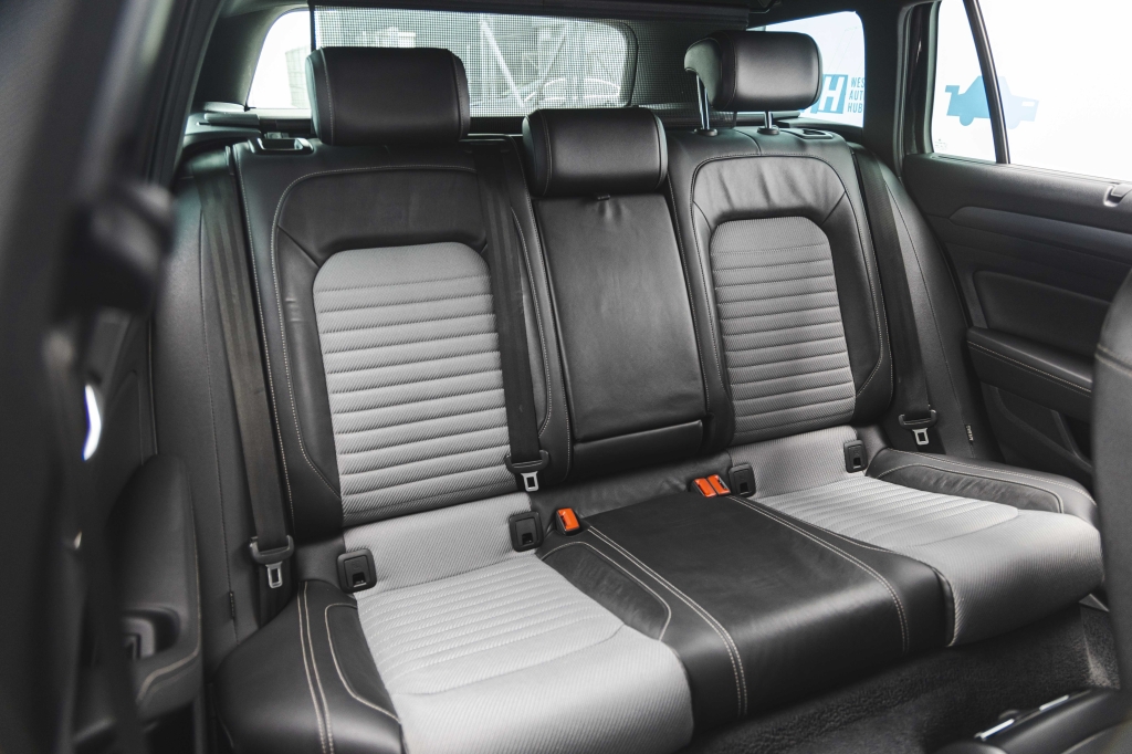 Volkswagen Passat BiTDi 4Motion 2016 photo 37