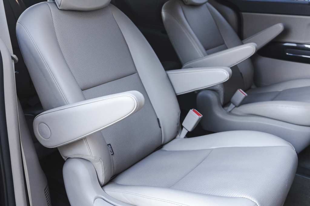 Kia Carnival 2015 фото 36