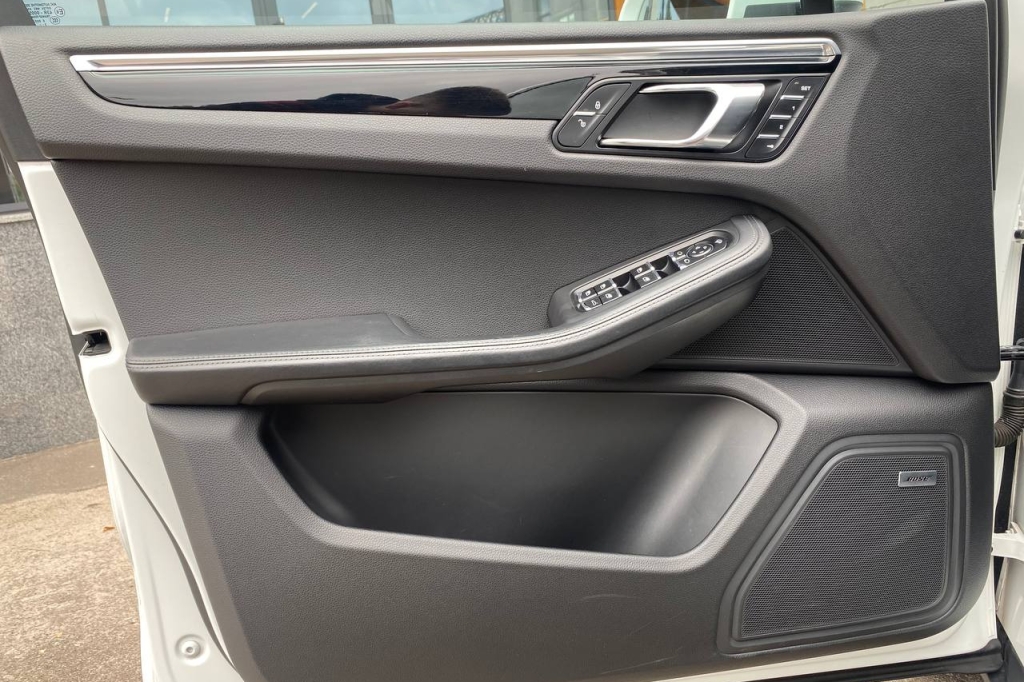 Porsche Macan Turbo 2014 photo 7