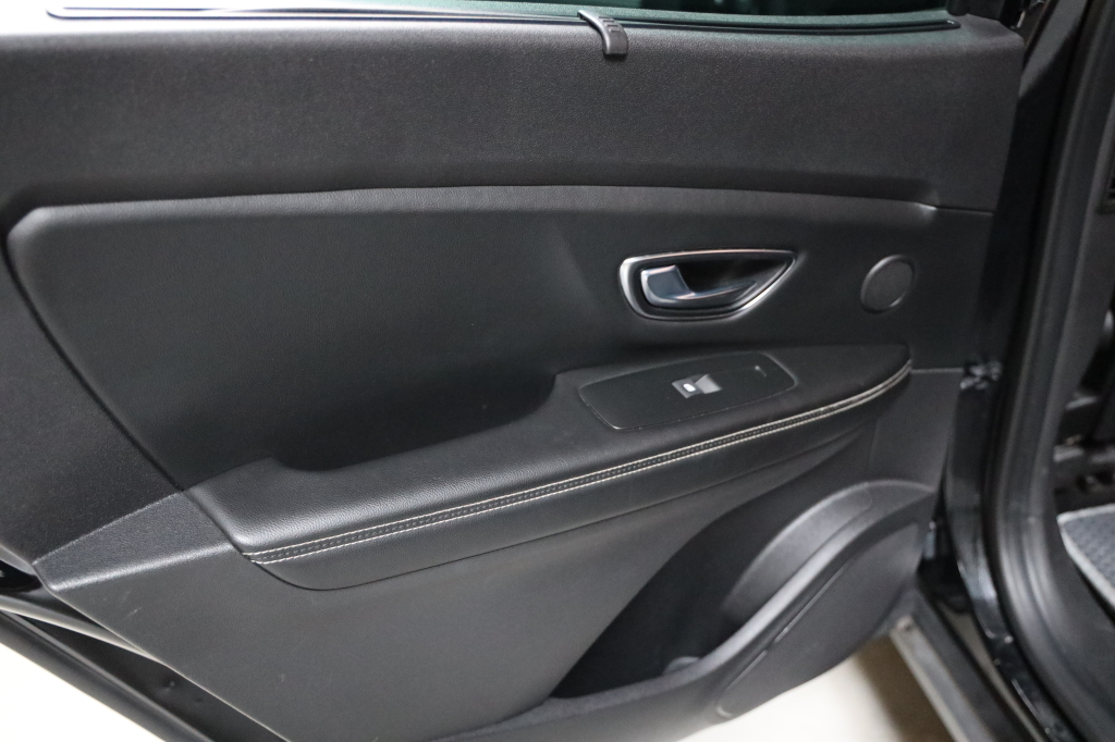 Renault Scenic 2017 фото 26