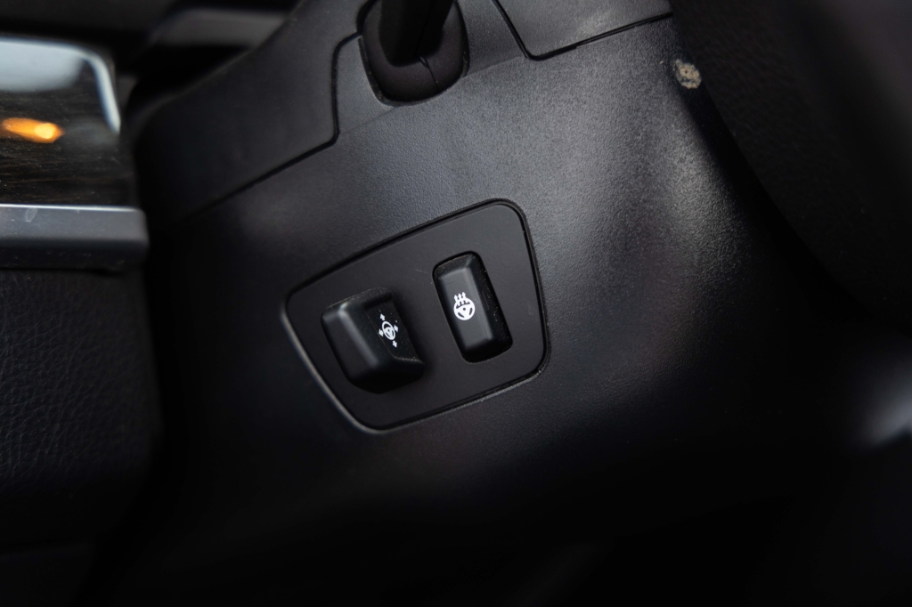 BMW 5 Series 2011 фото 18