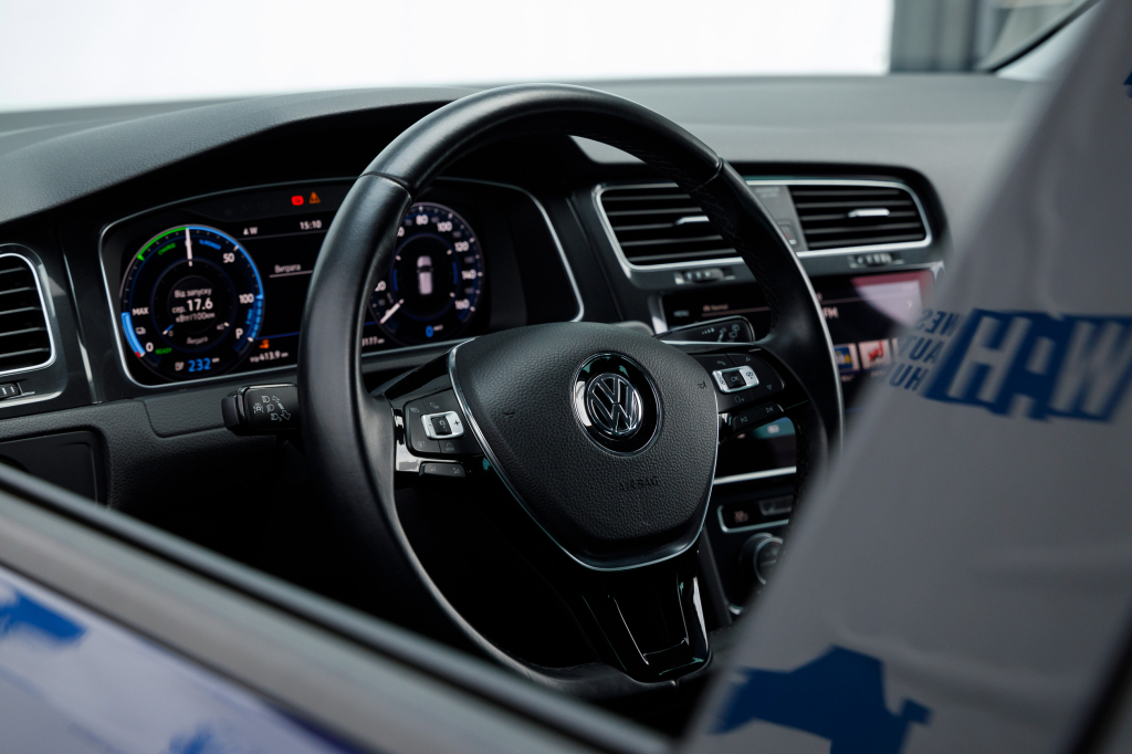 Volkswagen e-Golf 2018 фото 15