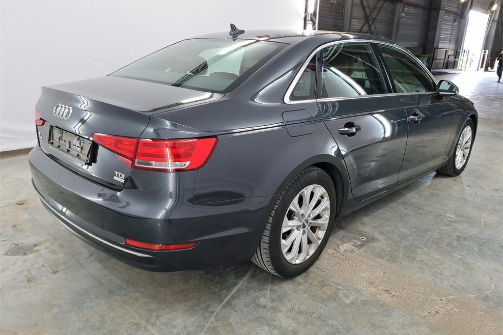 Audi A4 2016 фото 6