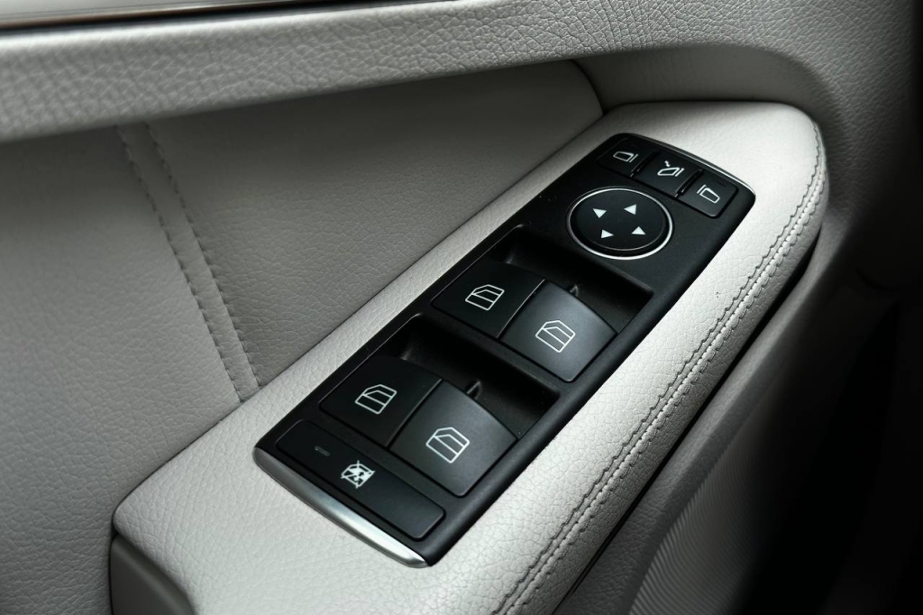 Mercedes-Benz E-Class 2015 4Matic фото 10