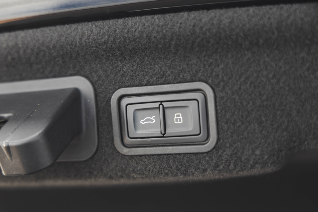 Audi A8 2015 фото 45