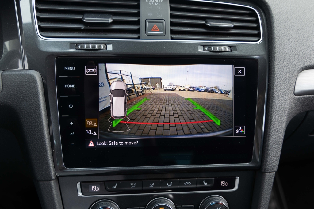 Volkswagen e-Golf 2018 фото 19