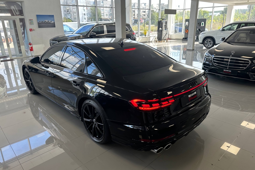 Audi S8 2025 фото 5