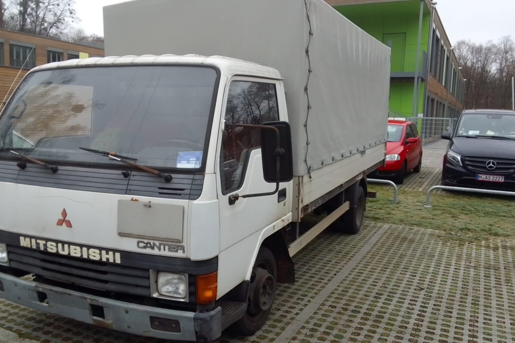 Mitsubishi Canter 1990 photo 2