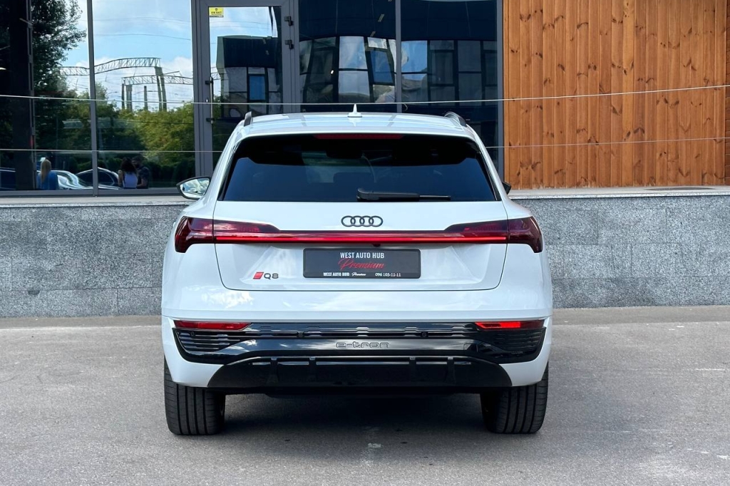 Audi Q8 e-tron 55 114 kWh Quattro S-line 2023 фото 4