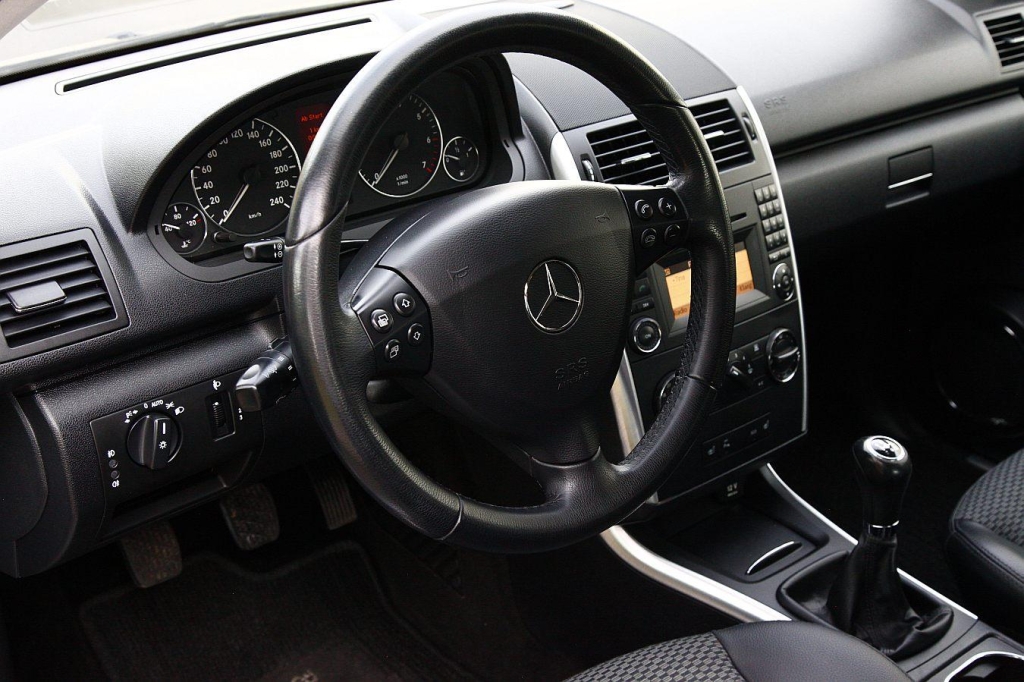 Mercedes-Benz A-Klasse 2009 photo 2