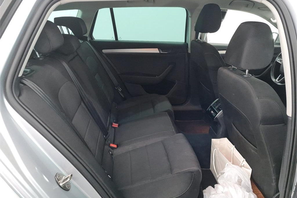 Skoda Superb Combi 2017 photo 4