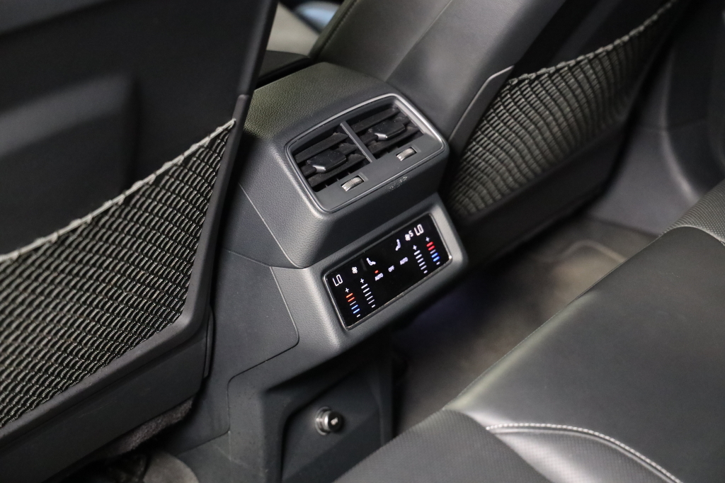 Audi e-tron S 2020 фото 25