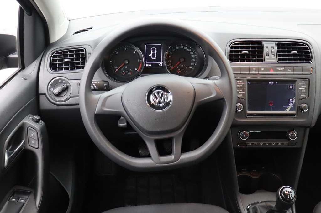 Volkswagen Polo 2016 photo 2