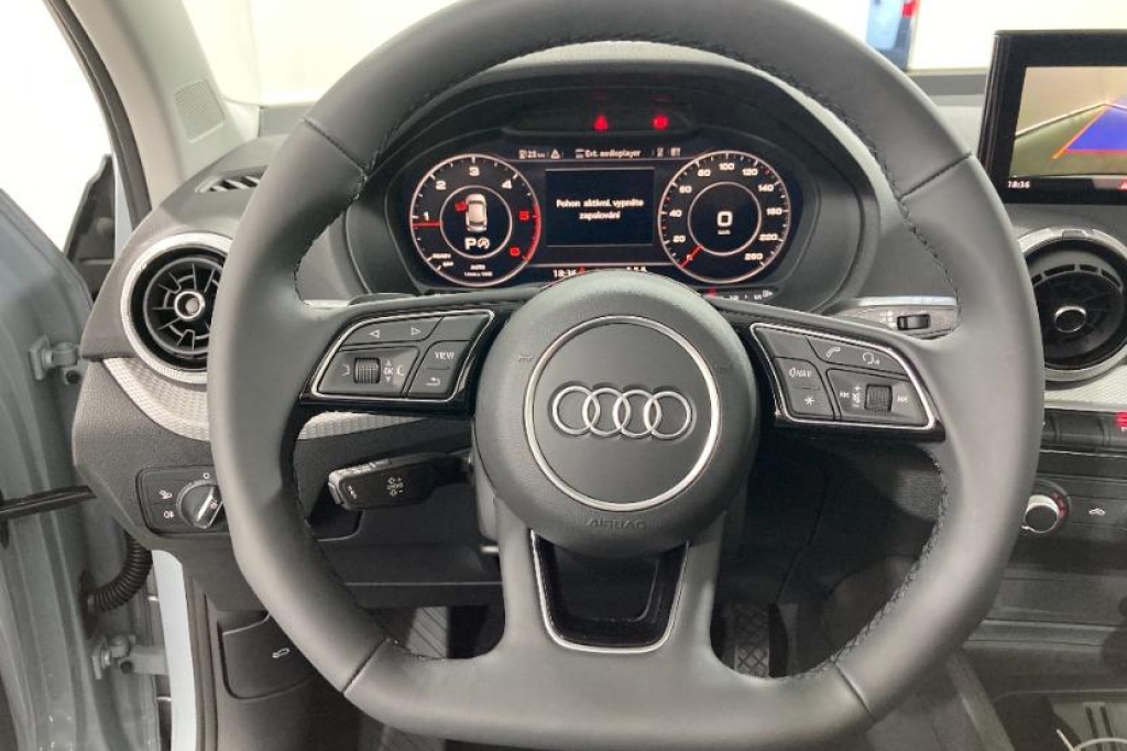 Audi Q2 2021 фото 2