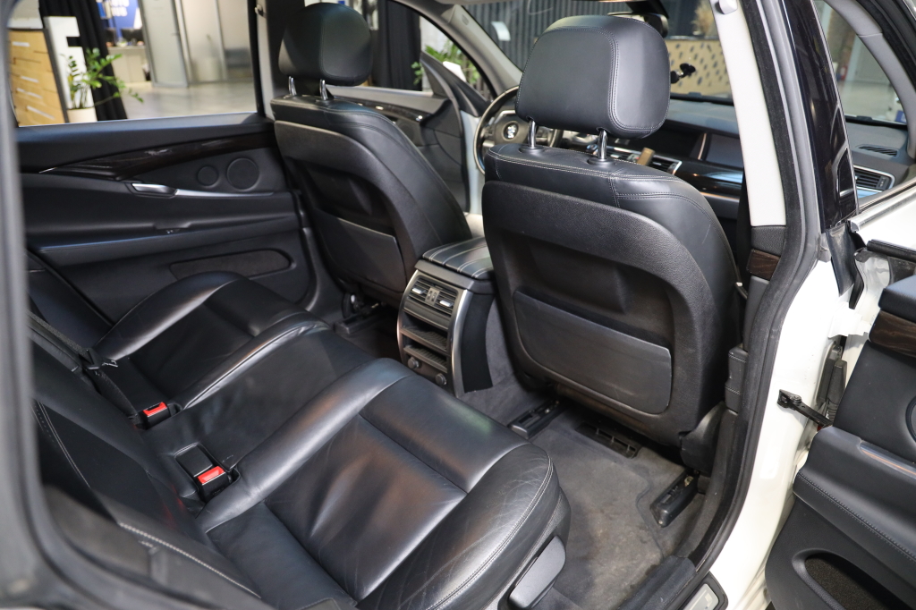 BMW 5 Series GT 2015 фото 10